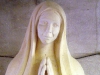 Rzeźba ściany ołtarzowej z Matką Boską Fatimską